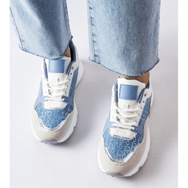Blau-weiße Schuhe mit silbernen Details von Rio 1