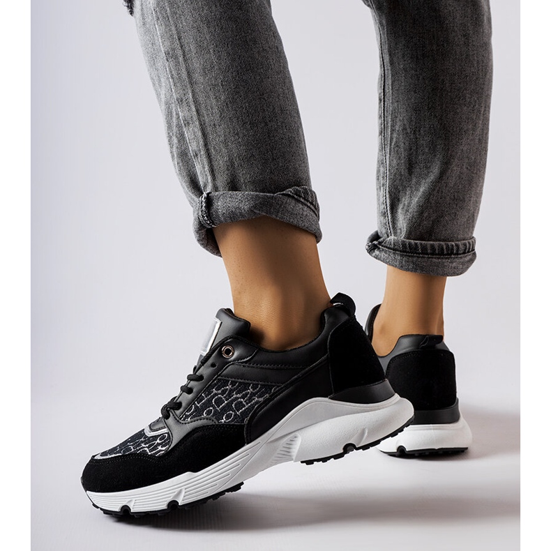 Schwarze Sneaker mit silberner Verzierung von Rio weiß 1