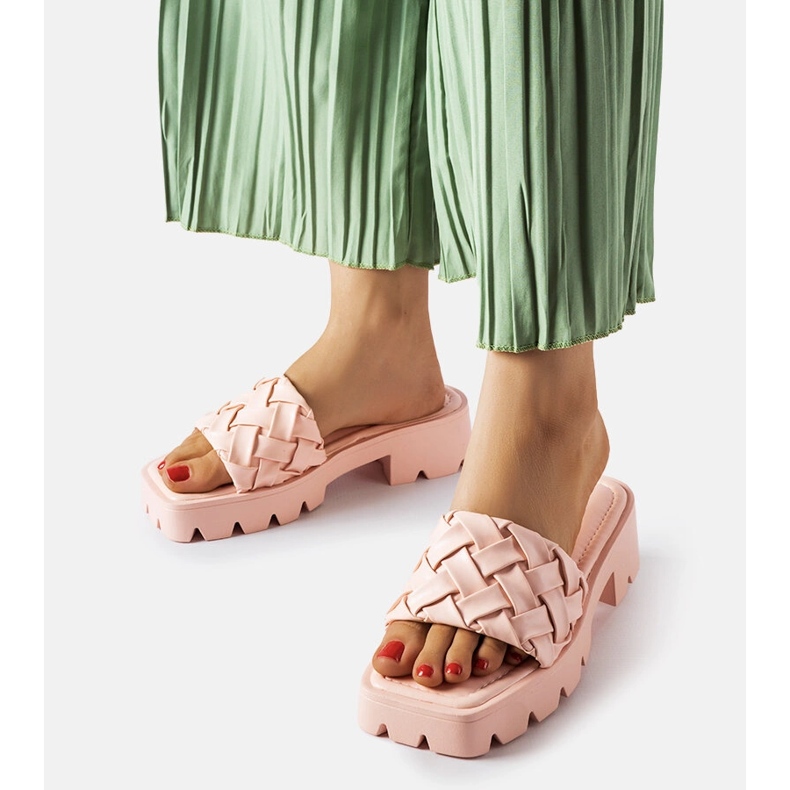 Rosa Flip-Flops mit Lora-Traktorsohle 1