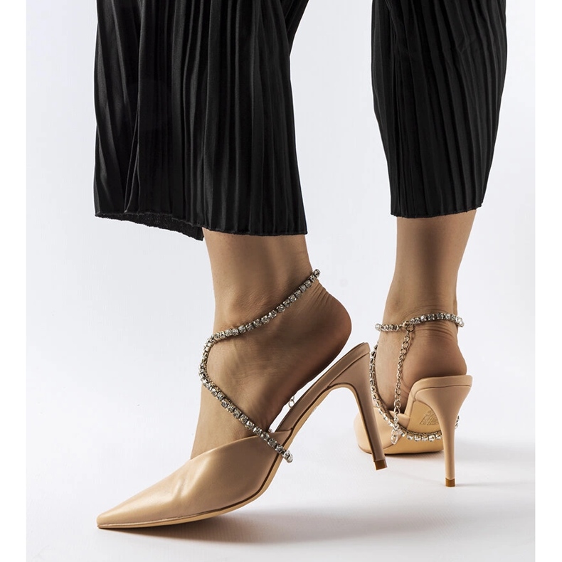 Beigefarbene Sandalen mit Pfennigabsatz von Drainer 1