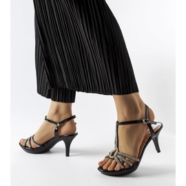 Schwarze High-Heel-Sandalen mit Zirkonias von Levane 1