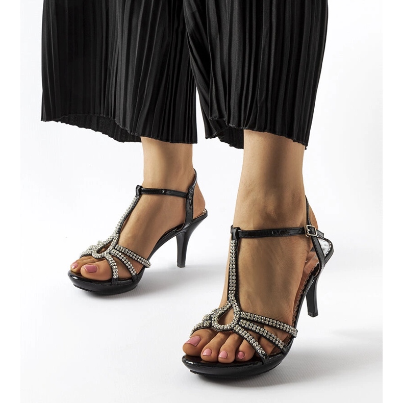 Schwarze High-Heel-Sandalen mit Zirkonias von Levane 2