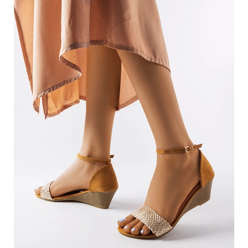 Goldene Veltri-Keilsandalen 1