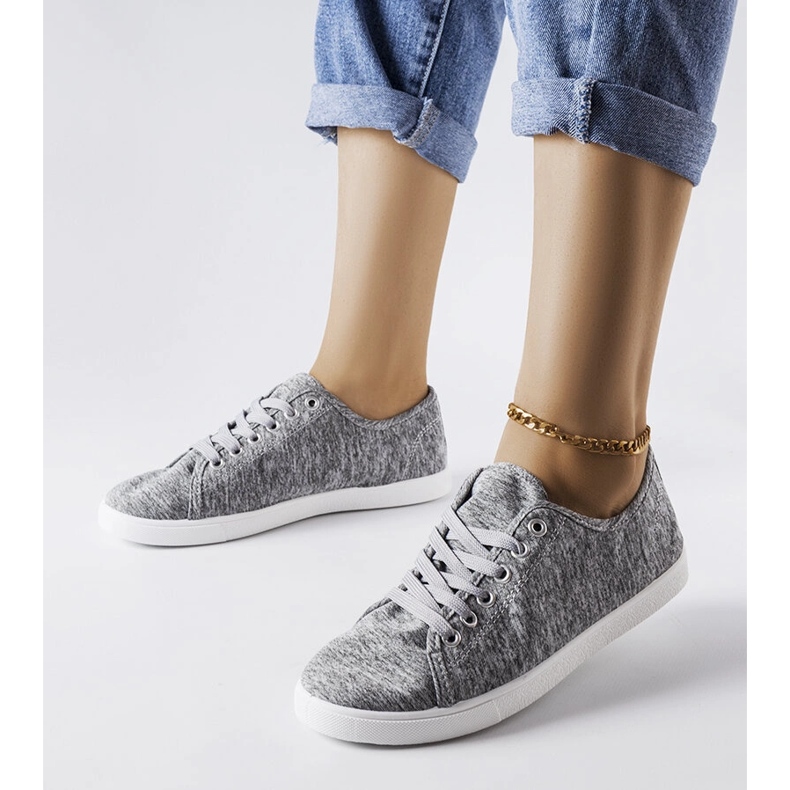 Graue Textil-Sneaker von Razan 1