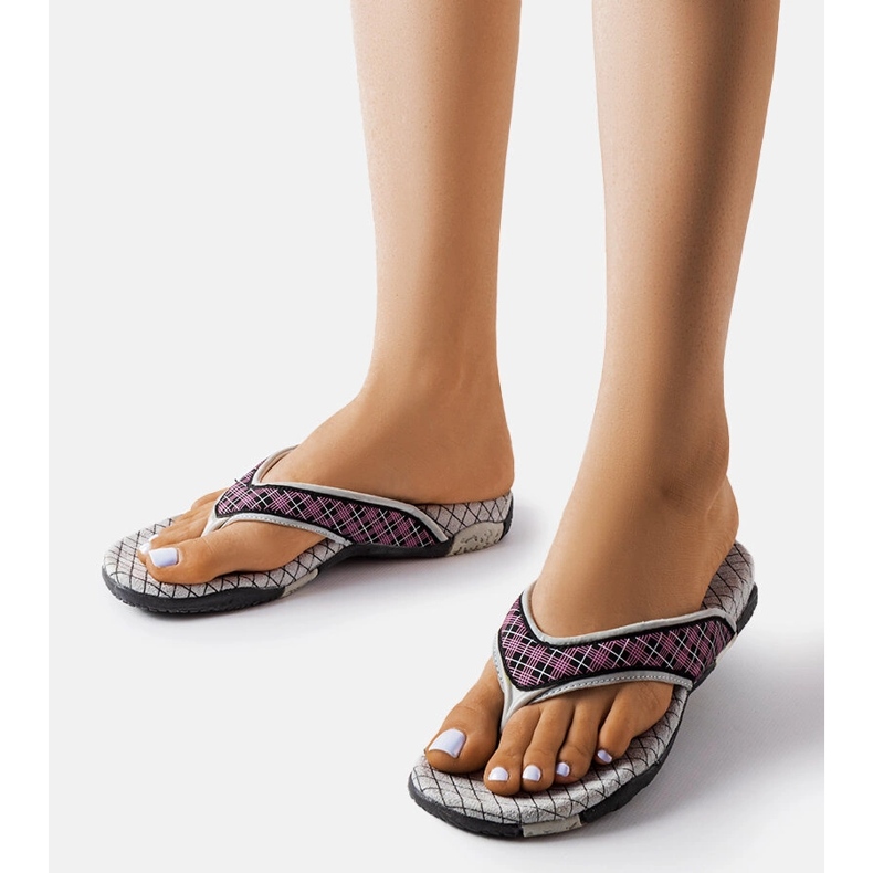 Graue und schwarze Textil-Flip-Flops von Luigia 1