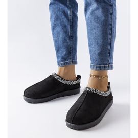 Schwarze isolierte Hausschuhe, verziert mit Dudi-Stickerei 1