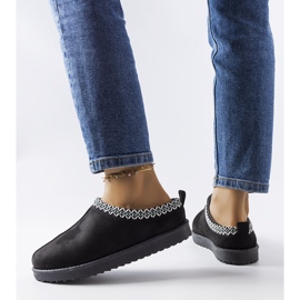 Schwarze isolierte Hausschuhe, verziert mit Dudi-Stickerei 2