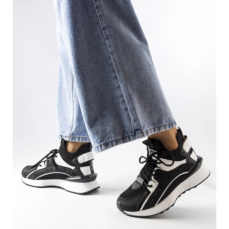 Inna Schwarz-weiße, stylische Sneaker von Begins 1