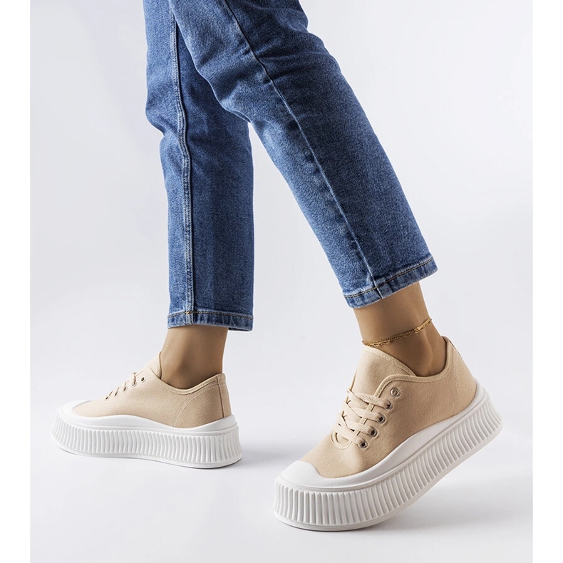 Beige Plateau-Sneaker von Castanthei 1