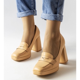 Beigefarbene Pumps mit hohen Absätzen von Inès 1