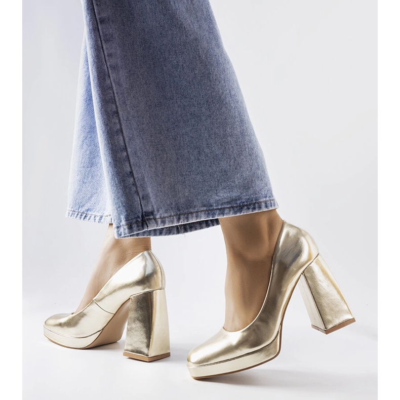 Goldene High-Heel-Pumps von Mailly 1