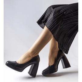 Schwarze Pumps mit hohen Absätzen von Mailly 1