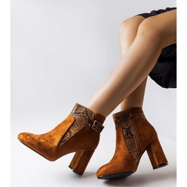 Braune Stiefel mit Schlangeneinsatz aus Öko-Wildleder Daamen 1