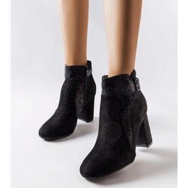 Schwarze Stiefel mit Schlangeneinsatz aus Öko-Wildleder Daamen 1