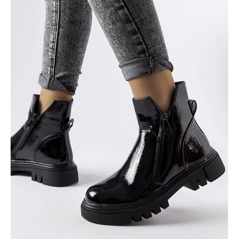 Schwarz lackierte Isolierstiefel von Ritte 1