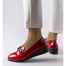 Inna Rote Lack-Loafer mit Keilabsatz von Erin 1