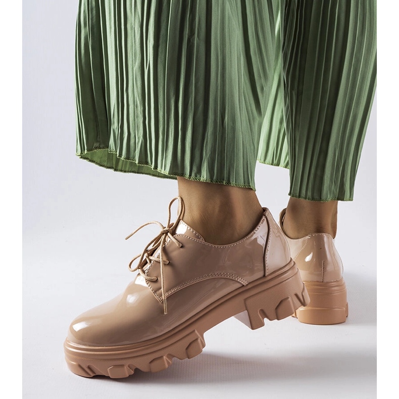 Beige Lacklederschuhe Kelly 1