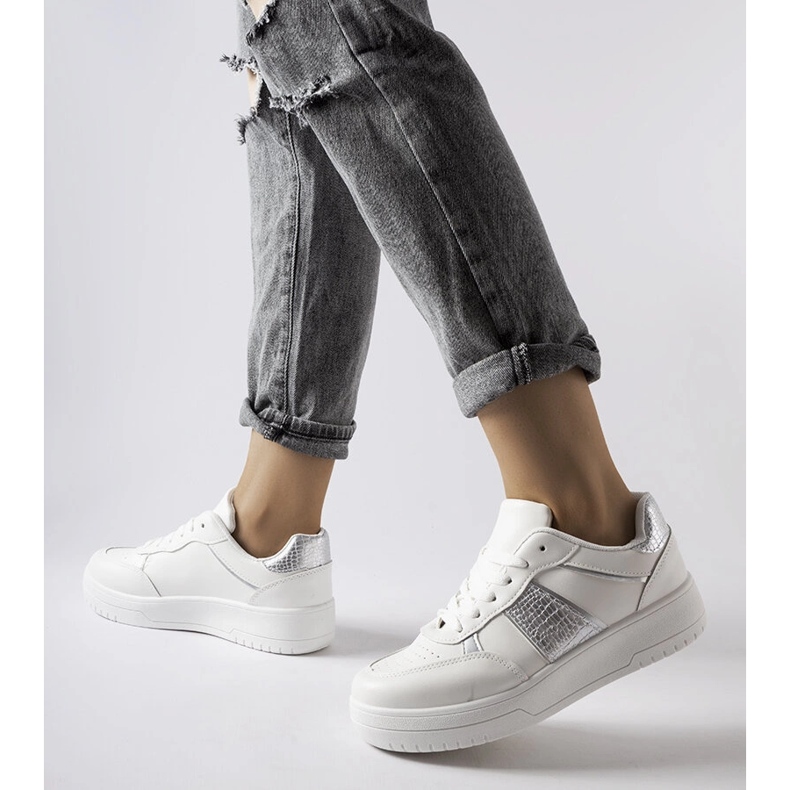 Weiße und silberne Sport-Sneaker von Parma 1