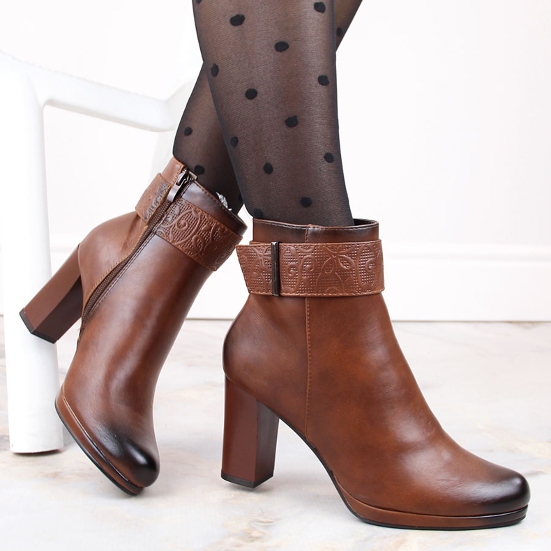 M. DASZYŃSKI Damenstiefel mit hohem Absatz und Plateau, isoliert braun, M.Daszyński AF125-19 1