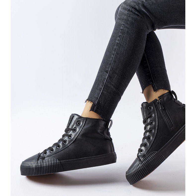 Schwarze isolierte Sneakers Big Star MM274020 1