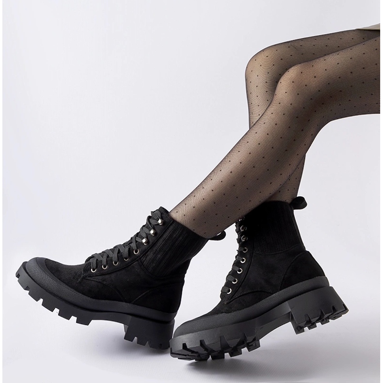 Schwarze Stiefeletten aus Orson-Öko-Wildleder 1