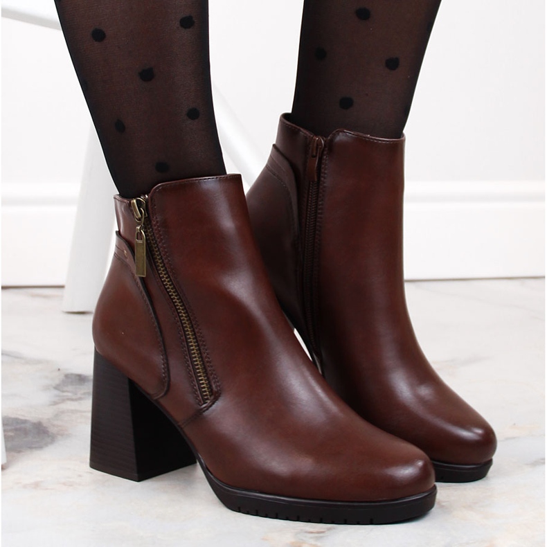 Isolierte braune Damenstiefeletten von Sergio Leone BT323 1