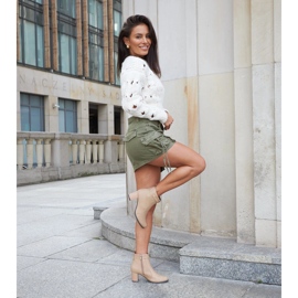 Beige Stiefeletten mit Barreto-Strasssteinen 1