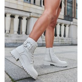 Inna Beigefarbene Arbeiterhüte mit dekorativen Guevara-Zirkonen 1