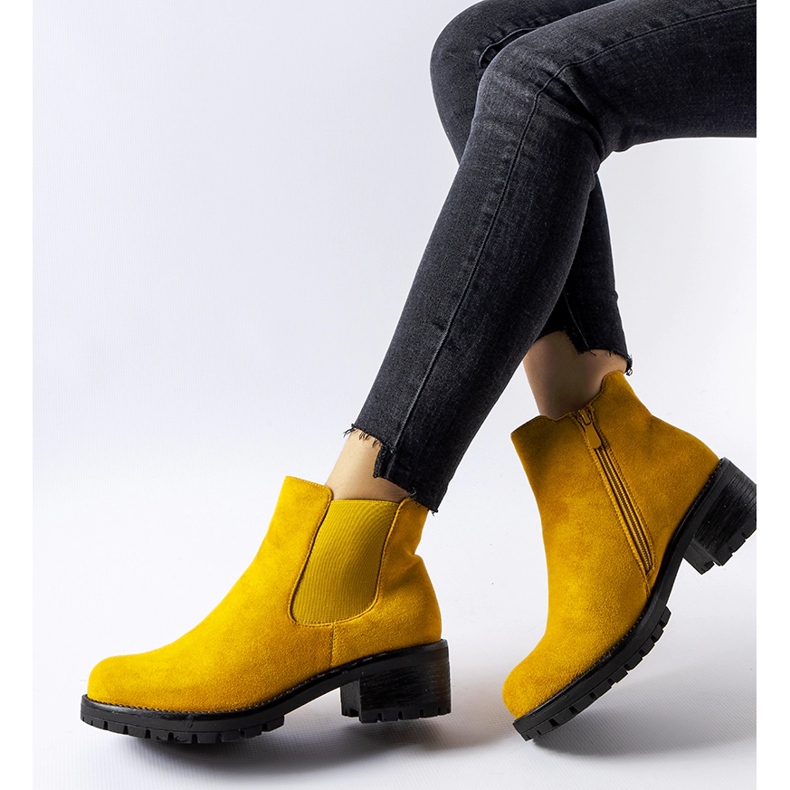 Gelbe Stiefeletten mit niedrigem Absatz von L'Anglais 1