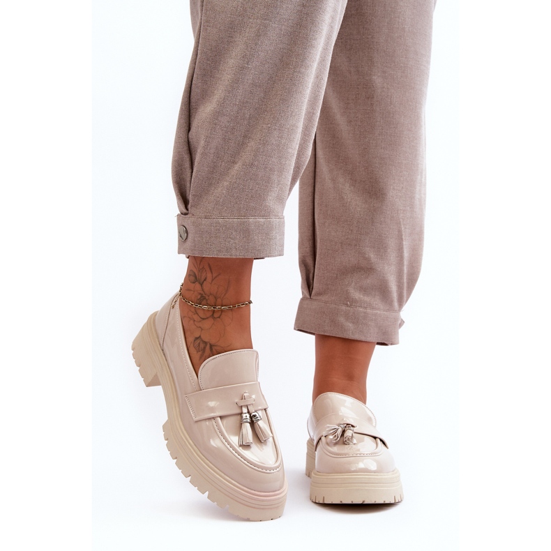 Lack-Loafer-Schuhe mit Fransen, hellbeige Velenase 2