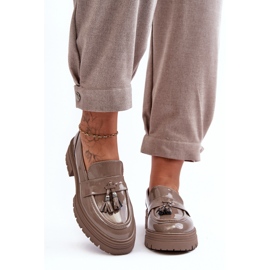 Loafer aus Lackleder mit Fransen, dunkelbeiges Velenase 2