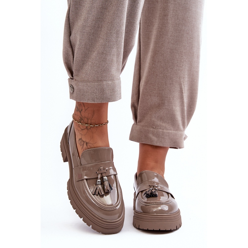 Loafer aus Lackleder mit Fransen, dunkelbeiges Velenase 2