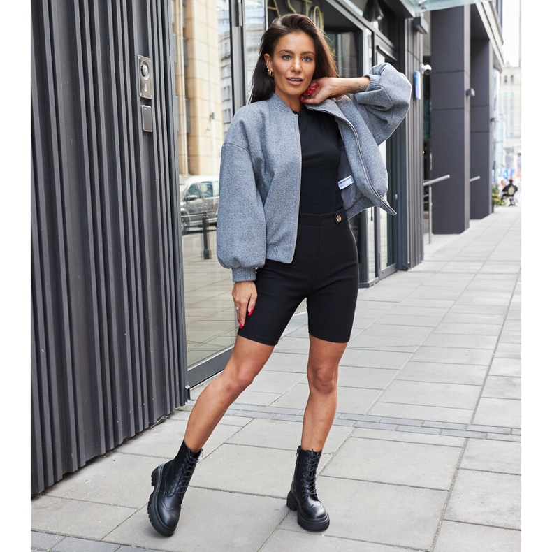 Schwarze Stiefel mit Nicla-Nähten verziert 1