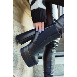 Schwarze Stiefel auf hohem Pfosten und Plateau 1
