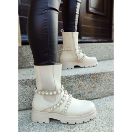 Beigefarbene Damenstiefeletten mit dekorativen Accessoires 2