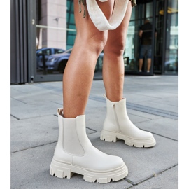 Cremefarbene Stiefeletten mit Gummieinsatz von D'Isola beige 2