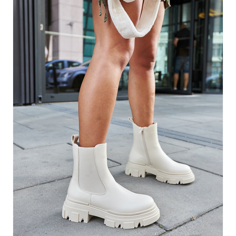 Cremefarbene Stiefeletten mit Gummieinsatz von D'Isola beige 2