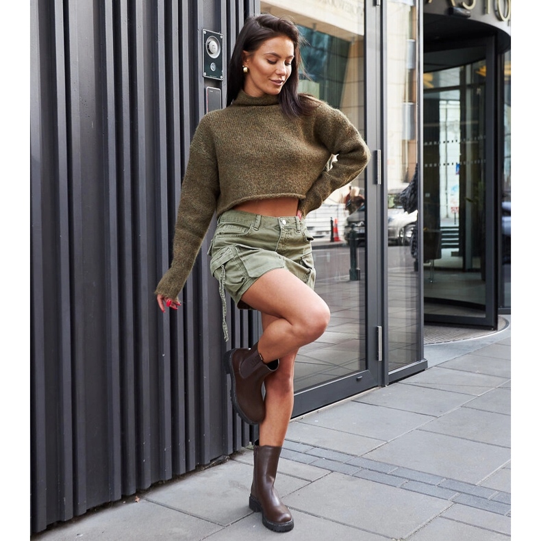 Braune hohe Stiefel, verziert mit Vicco-Strasssteinen 1