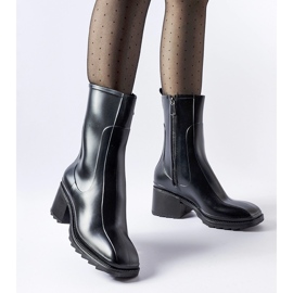 Schwarze Gummistiefel mit Reißverschluss und Maggiore-Block 1