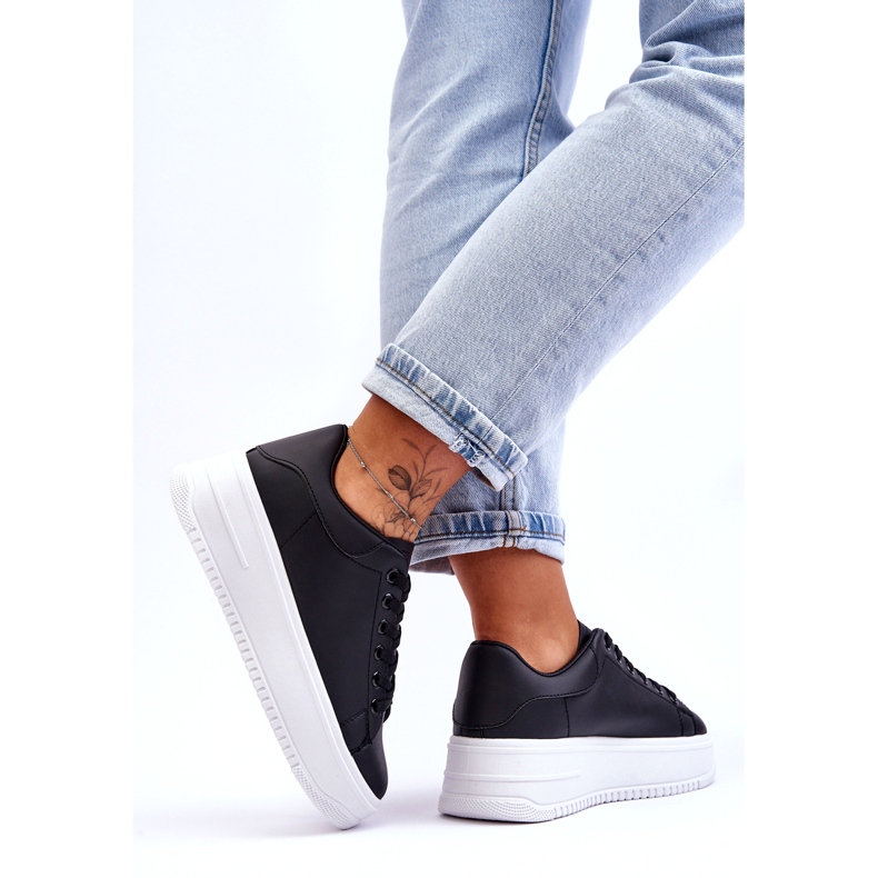 Klassische Sportschuhe für Damen in Schwarz und Weiß 2