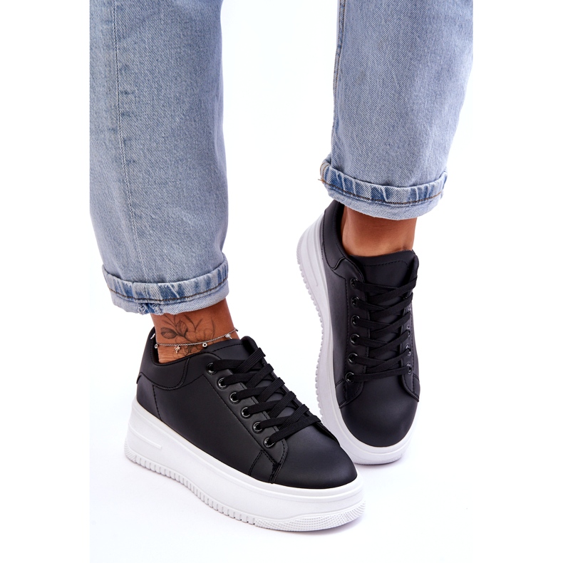 Klassische Sportschuhe für Damen in Schwarz und Weiß 1