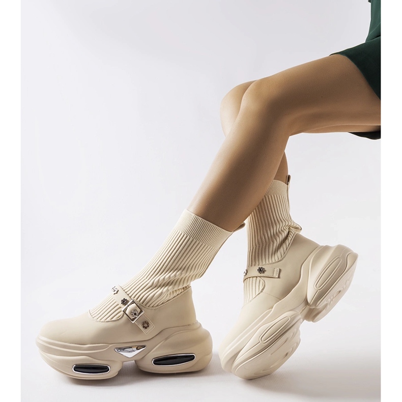 Cremefarbene Stiefeletten mit Sockenobermaterial von Ivana beige 1