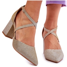 Modische glänzende goldene High-Heel-Pumps 4