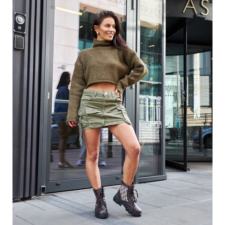 Braune Stiefeletten mit dekorativen Madelene-Schriftzügen 1