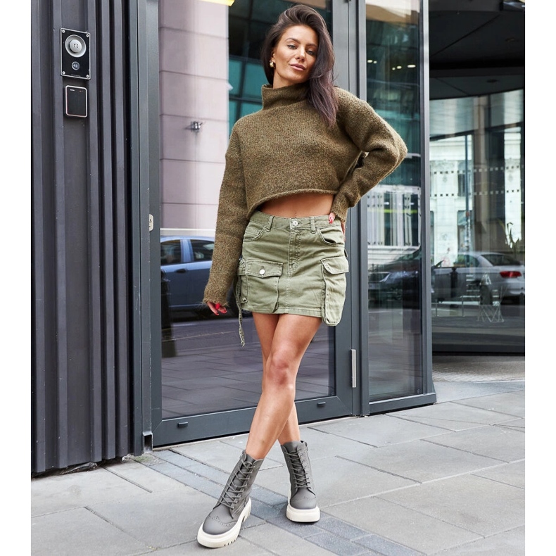 Grüne Stiefel mit Nicla-Nähten verziert 1