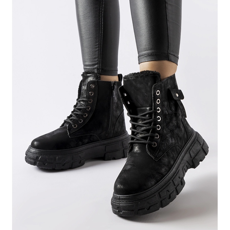 Inna Schwarze isolierte Stiefel auf der Lina-Plattform 1