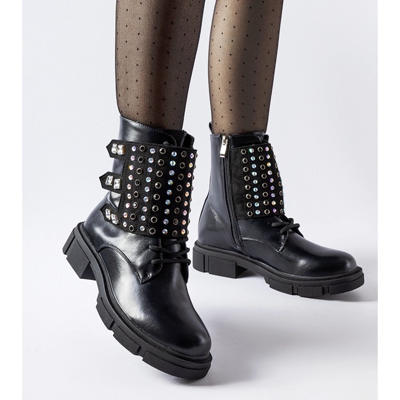 Schwarze Stiefeletten, verziert mit Cento-Zirkonen 1