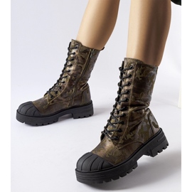 Grüne, isolierte Arbeitsstiefel im Tarnmuster von Cardinale 2