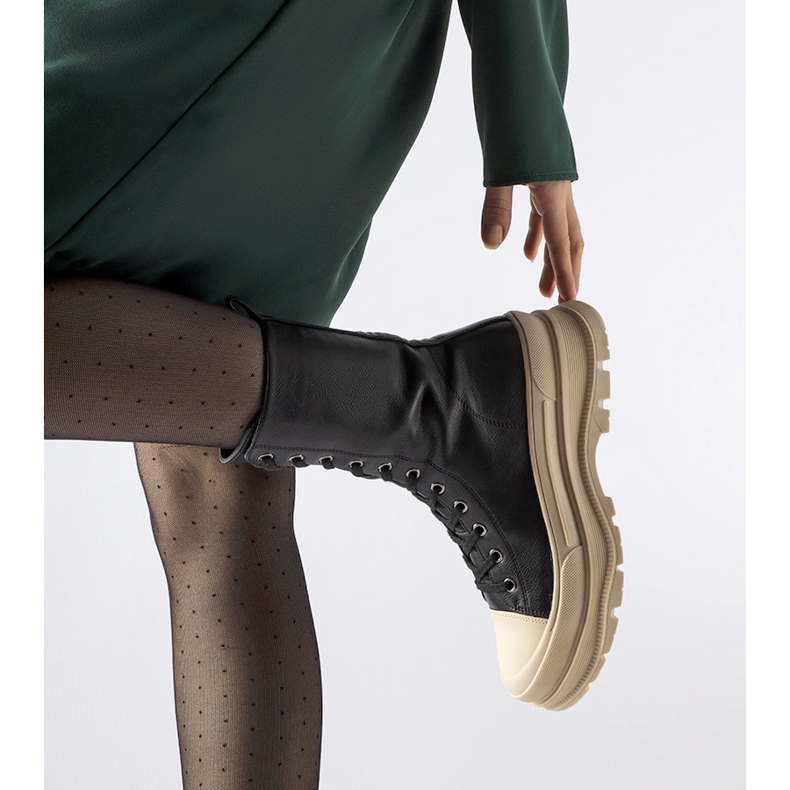 Schwarze isolierte Schuhe mit dicker Sohle Giselda 1