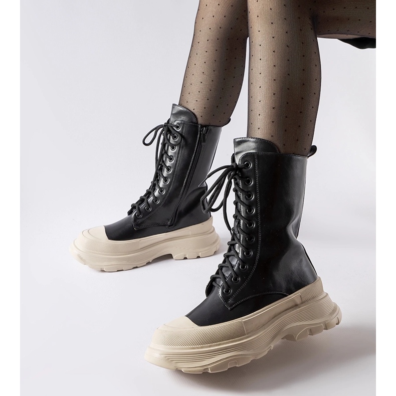 Schwarze Arbeiterschuhe mit dicker beiger Crosia-Sohle 1